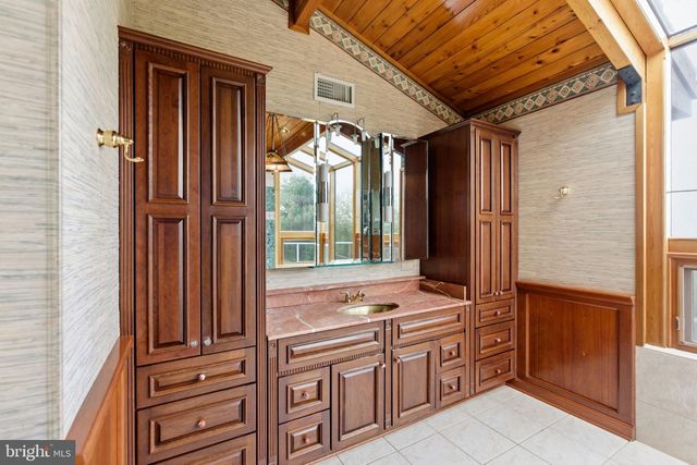 2 DIGIT LN, Bunker Hill, WV 25413