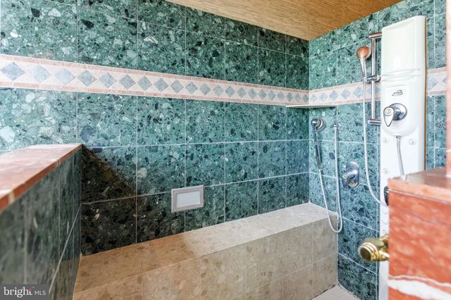 2 DIGIT LN, Bunker Hill, WV 25413