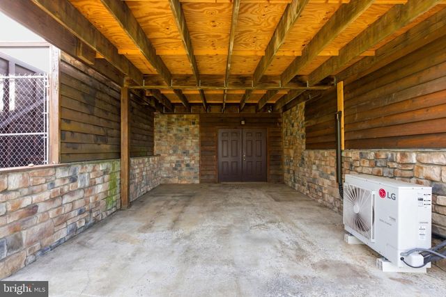2 DIGIT LN, Bunker Hill, WV 25413