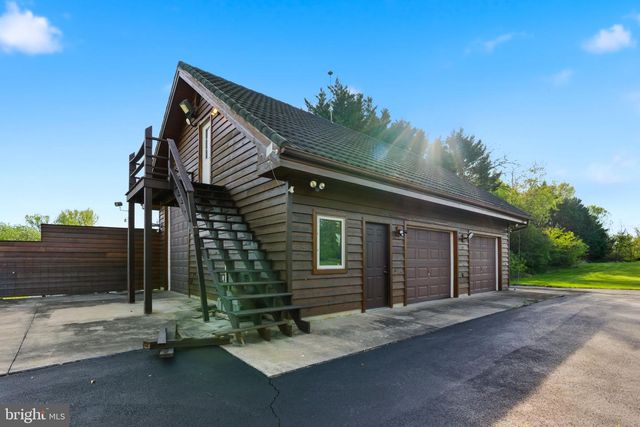 2 DIGIT LN, Bunker Hill, WV 25413