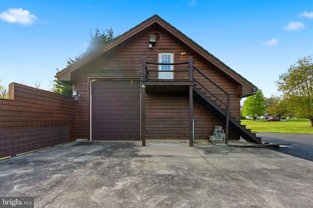 2 DIGIT LN, Bunker Hill, WV 25413