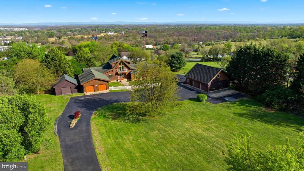 2 DIGIT LN, Bunker Hill, WV 25413