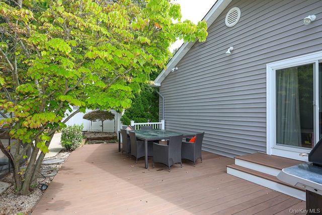 29 Puritan Lane, Farmingdale, NY 11735