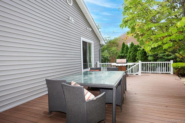 29 Puritan Lane, Farmingdale, NY 11735
