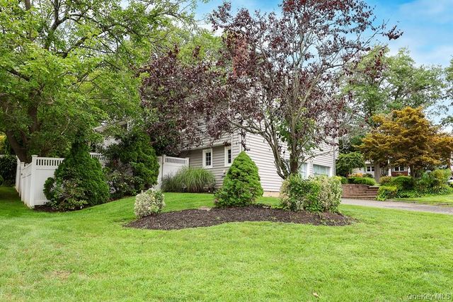 29 Puritan Lane, Farmingdale, NY 11735