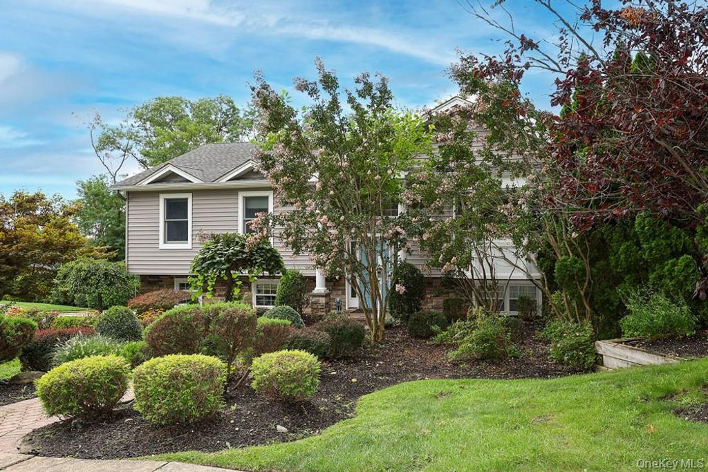 29 Puritan Lane, Farmingdale, NY 11735 — photo 3