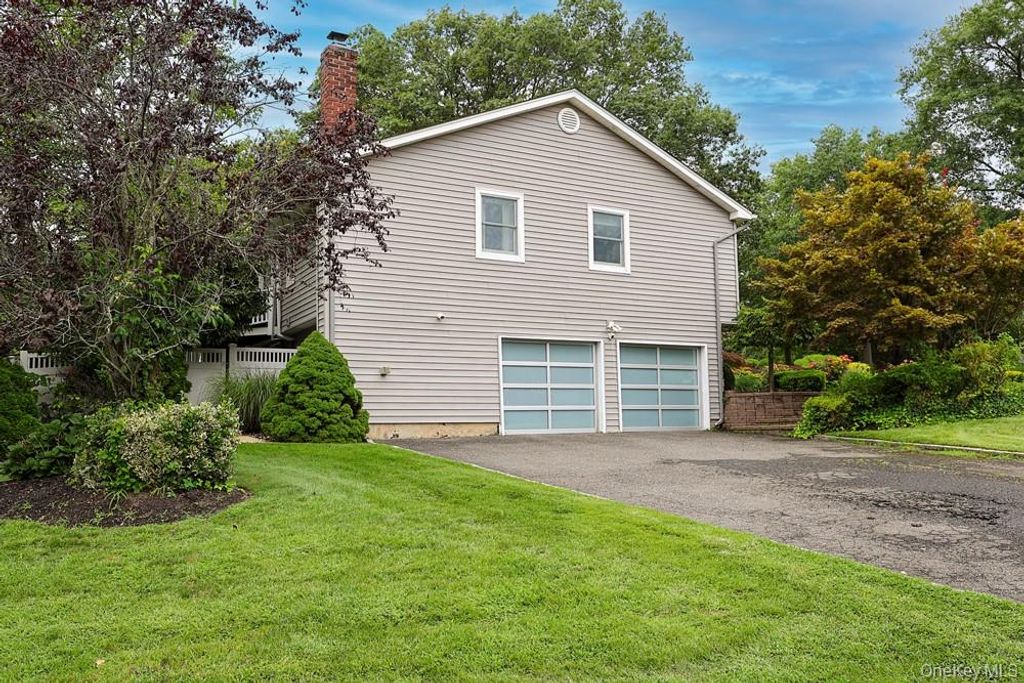 29 Puritan Lane, Farmingdale, NY 11735 — photo 5