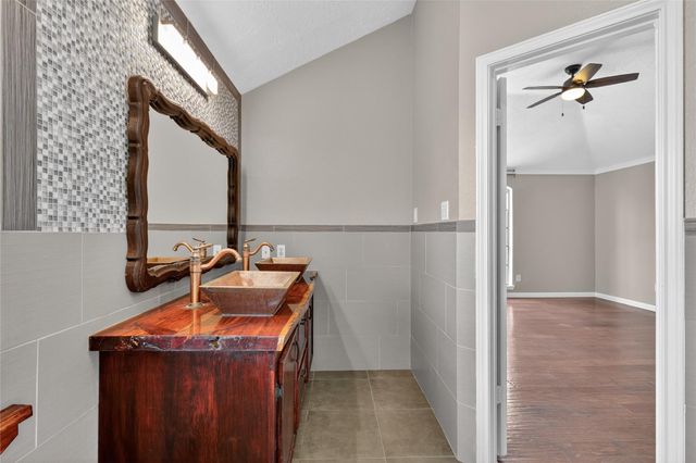 1323 Bluestone Drive, Missouri City, TX 77459