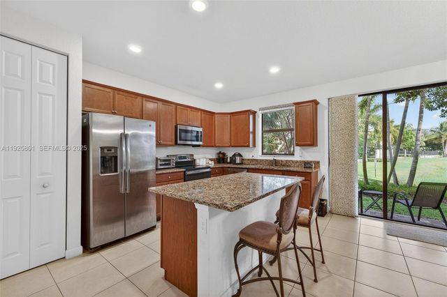 6978 Broadland Way, Coconut Creek, FL 33073