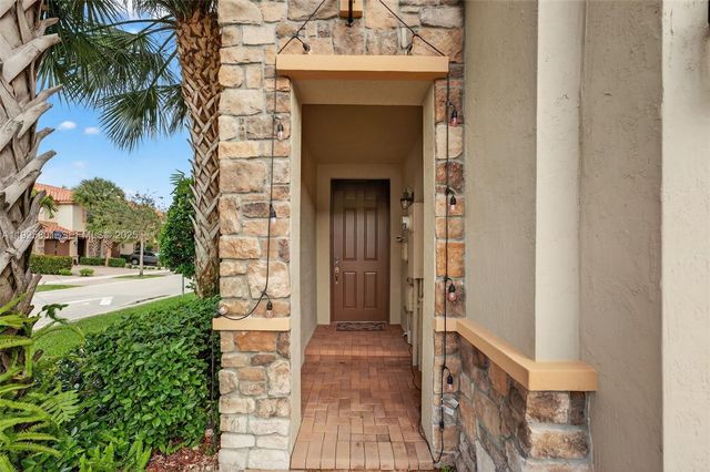 6978 Broadland Way, Coconut Creek, FL 33073