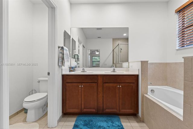 6978 Broadland Way, Coconut Creek, FL 33073