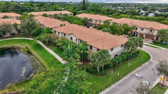6978 Broadland Way, Coconut Creek, FL 33073