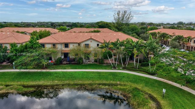 6978 Broadland Way, Coconut Creek, FL 33073