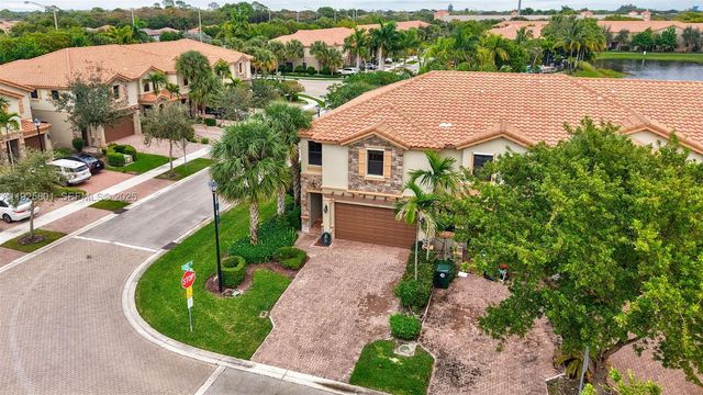 6978 Broadland Way, Coconut Creek, FL 33073