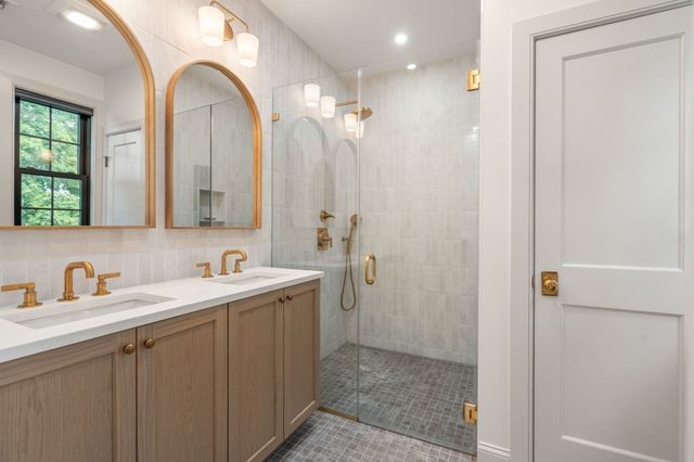 2 Leeds Street, Boston, MA 02127