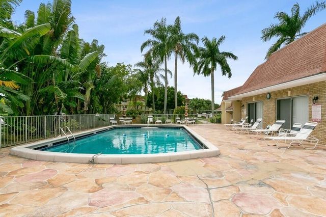5570 Tamberlane Circle 130, Palm Beach Gardens, FL 33418