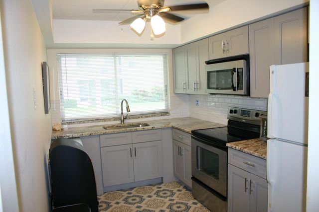 5570 Tamberlane Circle 130, Palm Beach Gardens, FL 33418