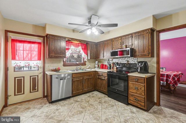 1565 OLD MOUNTAIN RD, Wellsville, PA 17365