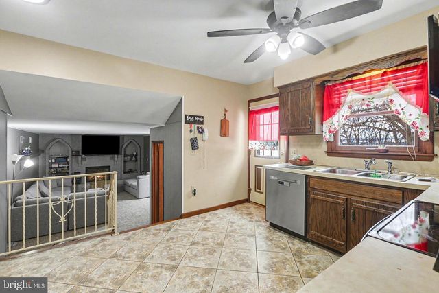 1565 OLD MOUNTAIN RD, Wellsville, PA 17365