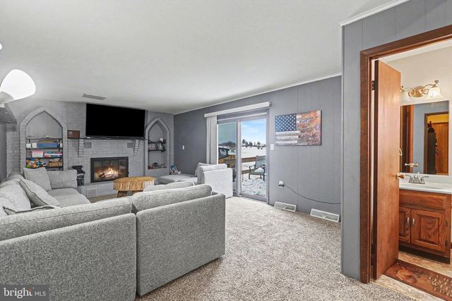 1565 OLD MOUNTAIN RD, Wellsville, PA 17365