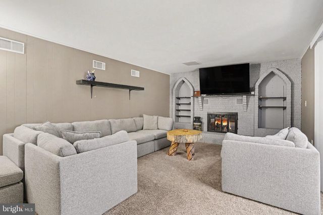 1565 OLD MOUNTAIN RD, Wellsville, PA 17365