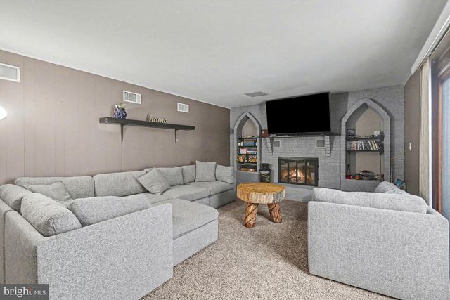 1565 OLD MOUNTAIN RD, Wellsville, PA 17365