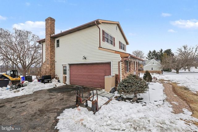 1565 OLD MOUNTAIN RD, Wellsville, PA 17365