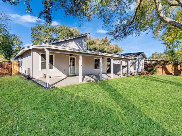 32 Sarita Road, Angleton, TX 77515