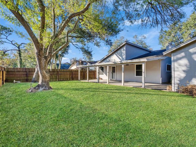 32 Sarita Road, Angleton, TX 77515