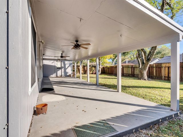 32 Sarita Road, Angleton, TX 77515