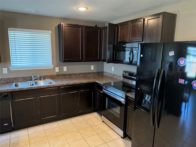 805 Underhill Drive, Arlington, TX 76002