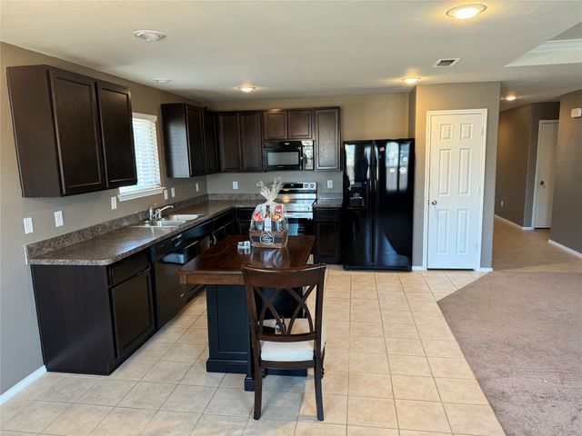 805 Underhill Drive, Arlington, TX 76002