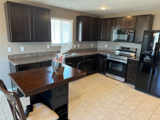 805 Underhill Drive, Arlington, TX 76002