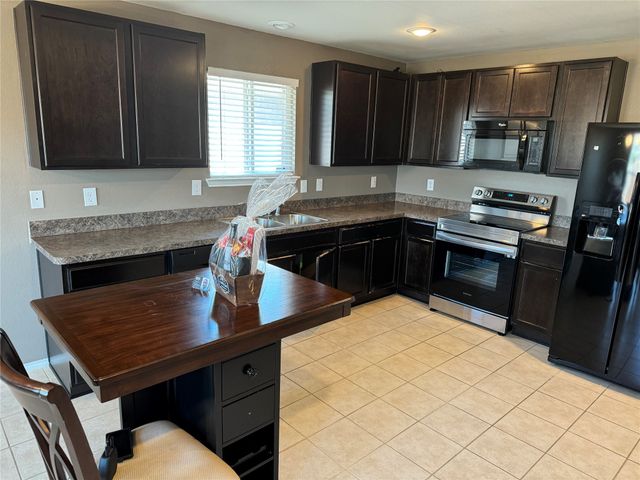805 Underhill Drive, Arlington, TX 76002