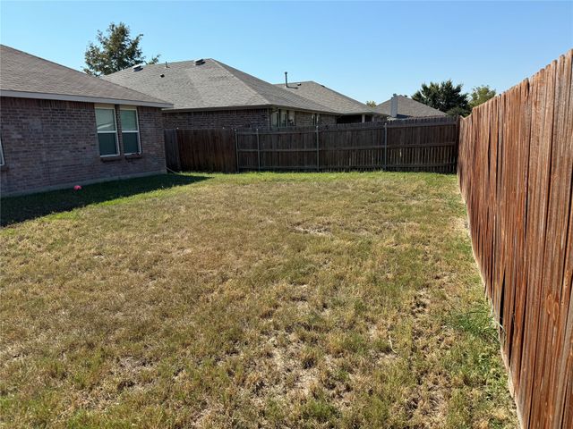 805 Underhill Drive, Arlington, TX 76002