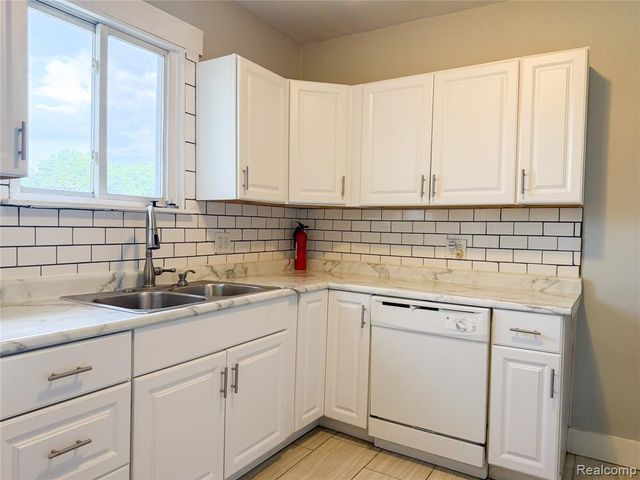 2710 Clements Street, Detroit, MI 48238