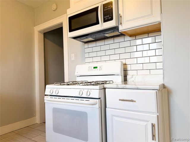 2710 Clements Street, Detroit, MI 48238