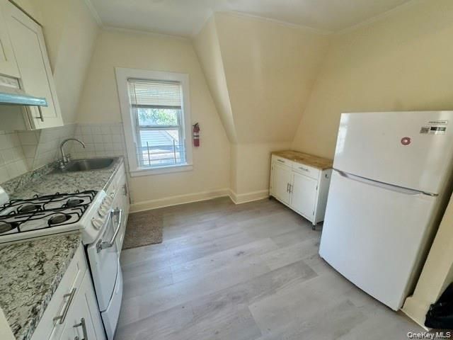 100 Earle Avenue 3, Lynbrook, NY 11563