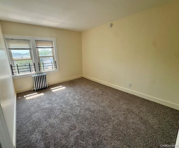 100 Earle Avenue 3, Lynbrook, NY 11563
