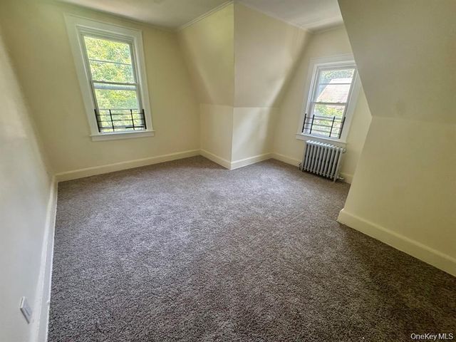 100 Earle Avenue 3, Lynbrook, NY 11563