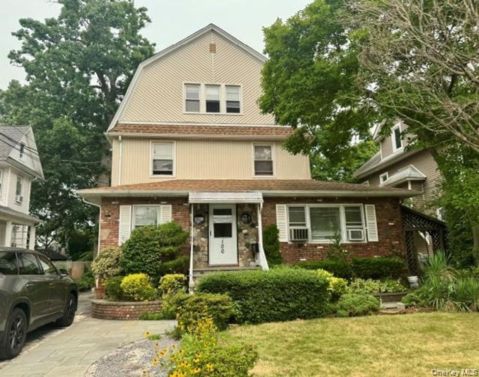 100 Earle Avenue 3, Lynbrook, NY 11563