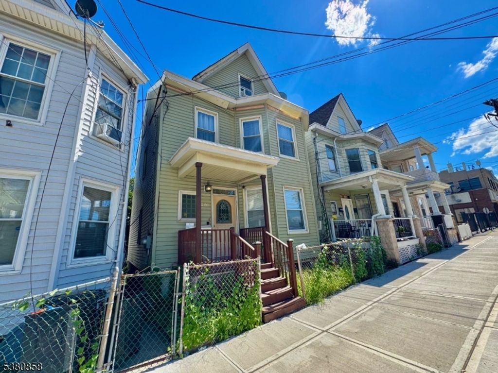 206 N 6Th St, Prospect Park Boro, NJ 07508