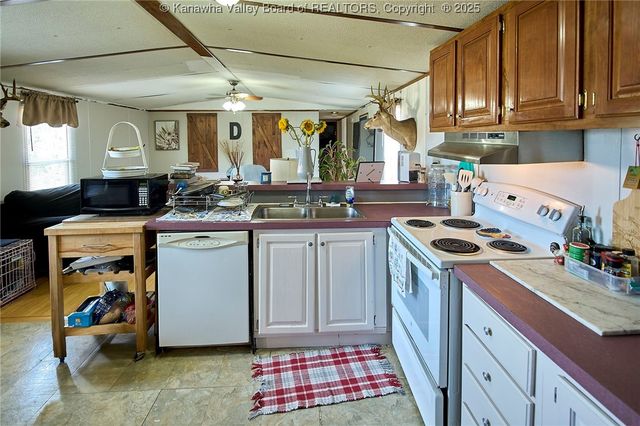 4578 Barton Chapel Road, Fraziers Bottom, WV 25082