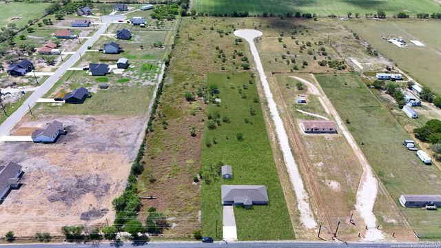 1034 County Road 6710, Natalia, TX 78059