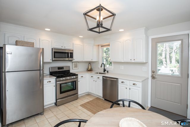 130 Meetinghouse Ridge, Meriden, CT 06450