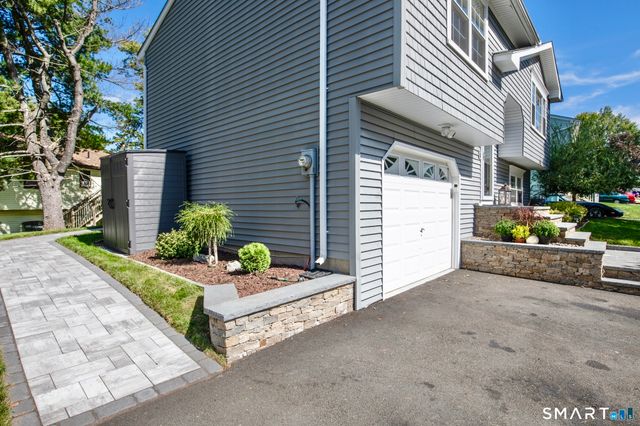 130 Meetinghouse Ridge, Meriden, CT 06450