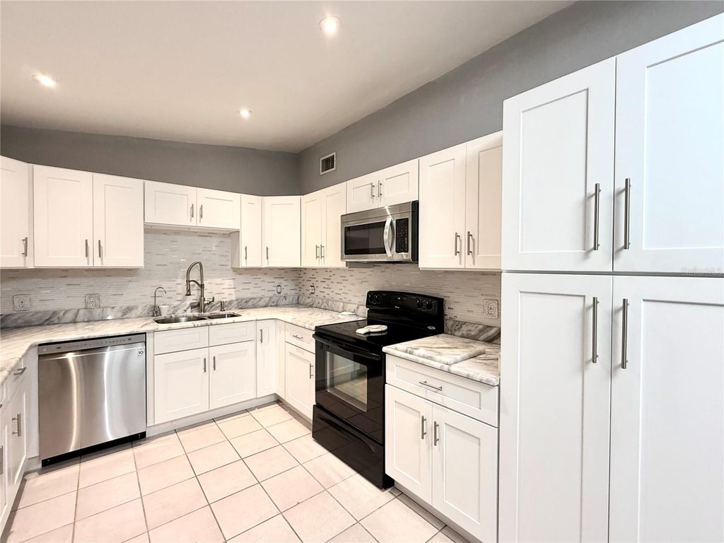 Image 15 of property listing at 5312 GODDARD AVENUE, Orlando, FL 32810