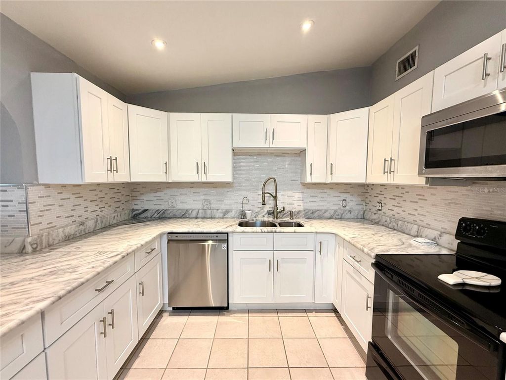 Image 18 of property listing at 5312 GODDARD AVENUE, Orlando, FL 32810