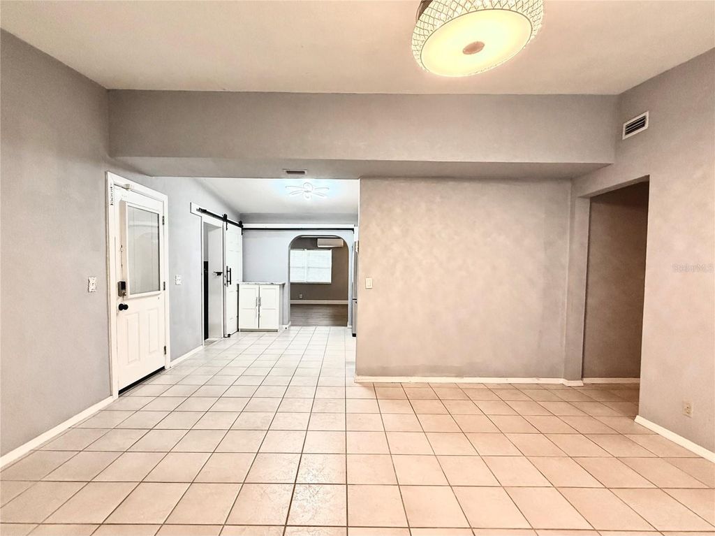 Image 5 of property listing at 5312 GODDARD AVENUE, Orlando, FL 32810