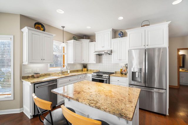 8086 S Meadowcreek COURT, Franklin, WI 53132